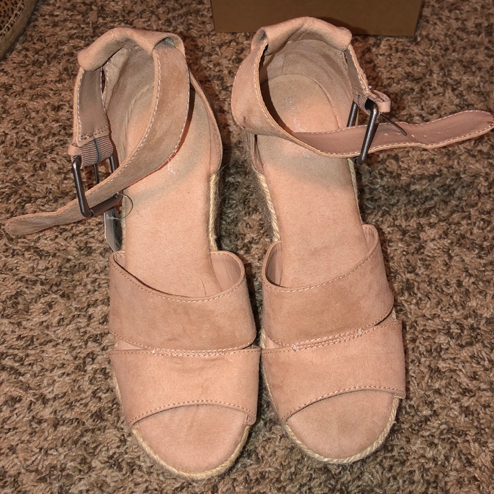✨NEW✨ Xhilaration Wedge Sandals